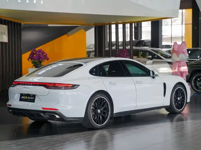Porsche Panamera — Фото автомобиля 19