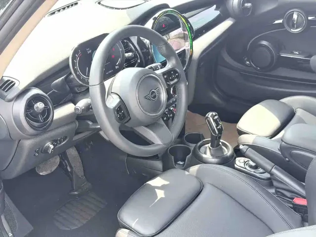 MINI Hatch — Фото автомобиля 4