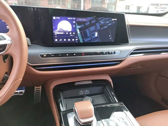 Hongqi H9 — Фото автомобиля 12