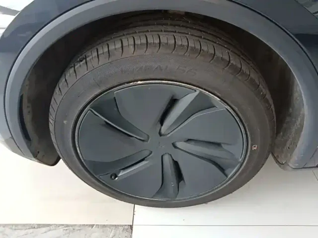 Tesla Model Y — Фото автомобиля 22