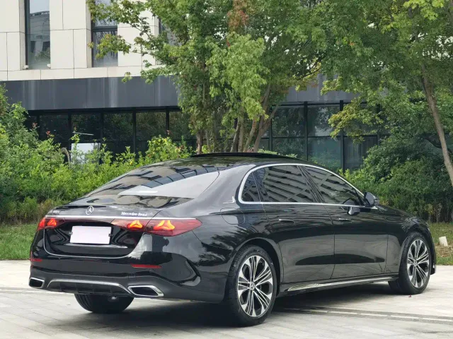 Mercedes-Benz E-Class — Фото автомобиля 7
