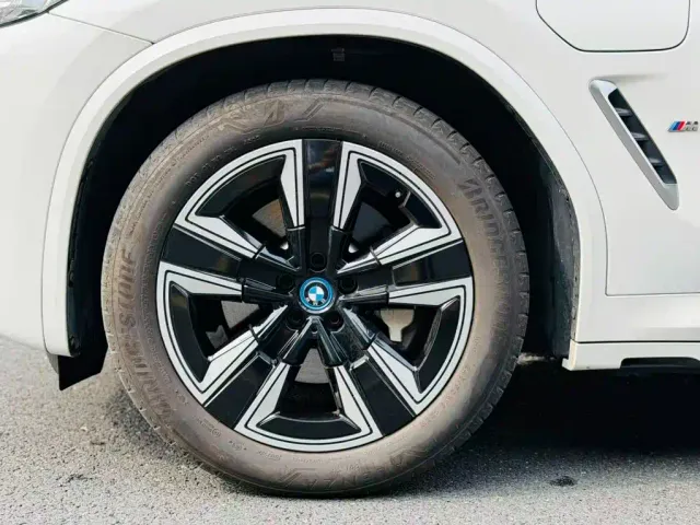 BMW iX3 — Фото автомобиля 7