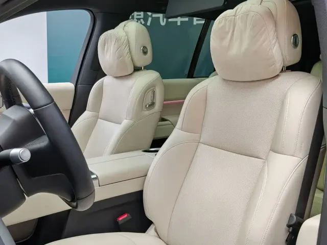Li Auto L8 — Фото автомобиля 11