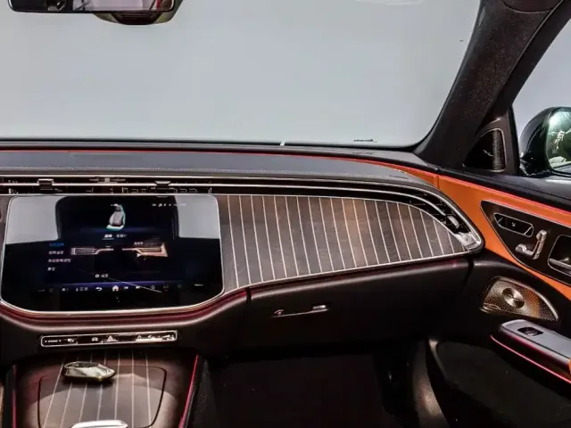 Mercedes-Benz E-Class — Фото автомобиля 26