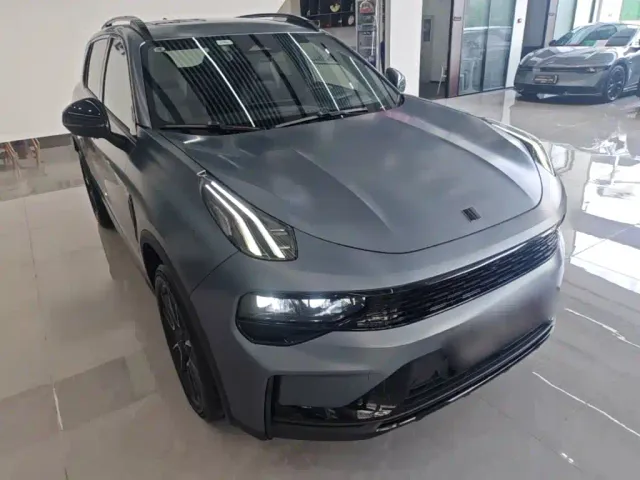 Lynk & Co 01 — Фото автомобиля 3