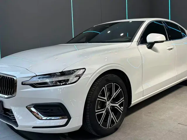 Фотография автомобиля — Volvo S60