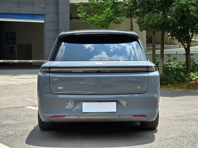Li Auto L8 — Фото автомобиля 7