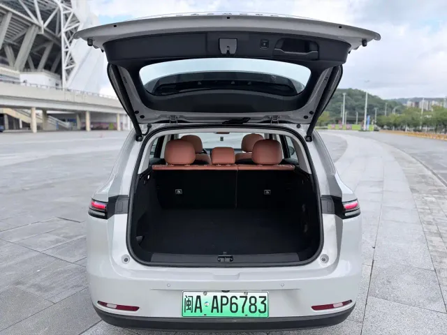 Leapmotor C10 — Фото автомобиля 11