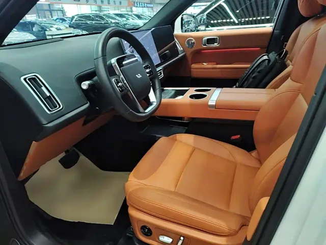 Li Auto L6 — Фото автомобиля 14