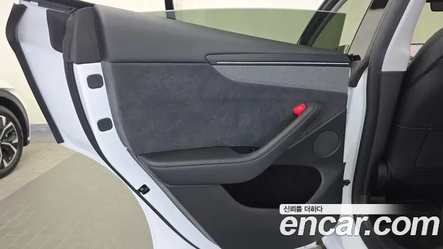 Tesla Model Y — Фото автомобиля 14