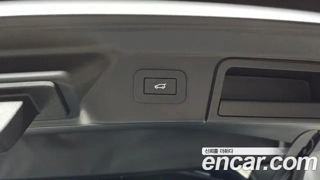 Land Rover Range Rover Velar — Фото автомобиля 23
