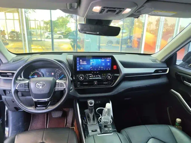 Toyota Highlander — Фото автомобиля 7
