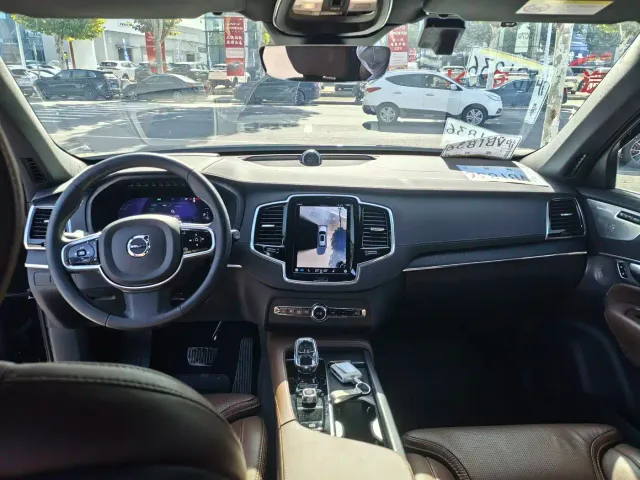 Volvo XC90 — Фото автомобиля 6