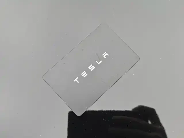 Tesla Model Y — Фото автомобиля 11