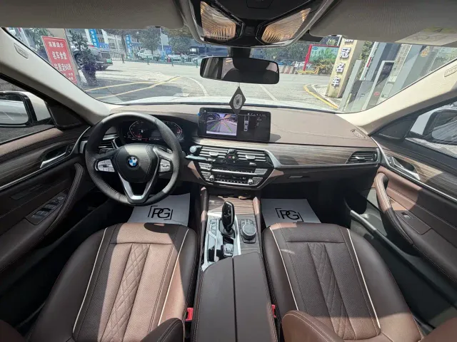 BMW 5 Series — Фото автомобиля 5