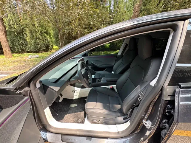 Tesla Model 3 — Фото автомобиля 12