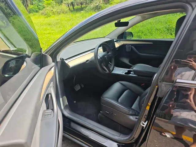 Tesla Model Y — Фото автомобиля 8