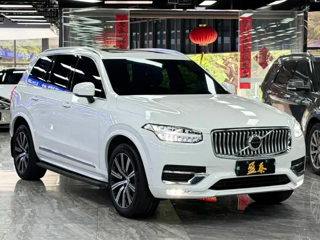 Volvo XC90 — Фото автомобиля 3