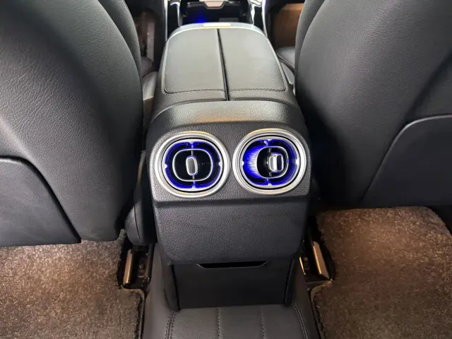 Mercedes-Benz C-Class — Фото автомобиля 19