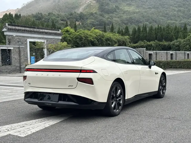 Xpeng P7 — Фото автомобиля 5