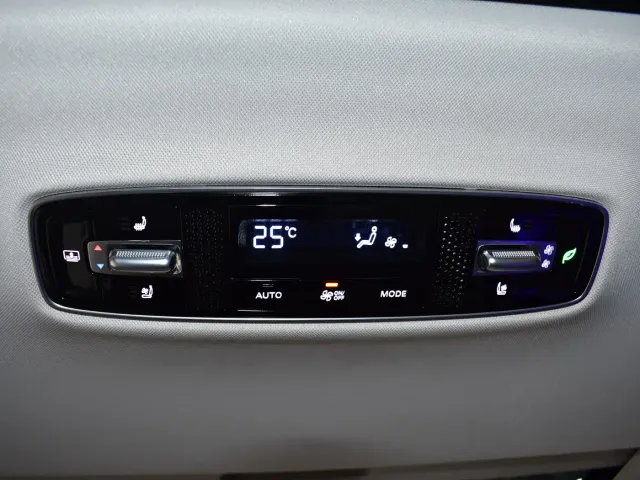 Roewe iMAX8 — Фото автомобиля 10