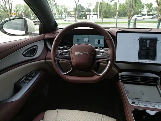 BYD Seal 07 DM-i 2026 DM-i 1.5T 230km Flagship — Фото автомобиля 10
