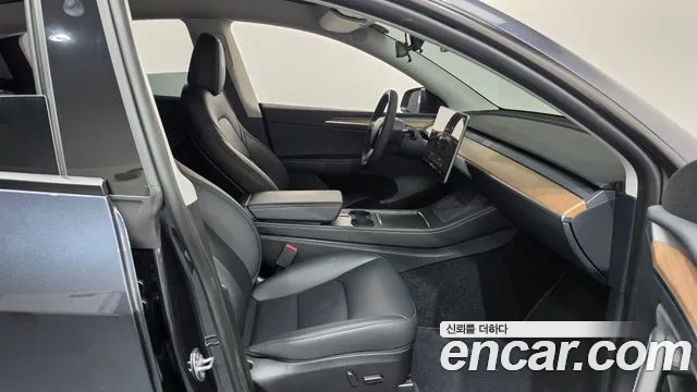 Tesla Model Y — Фото автомобиля 24