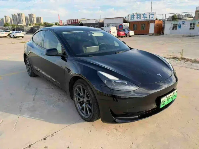 Tesla Model 3 — Фото автомобиля 2