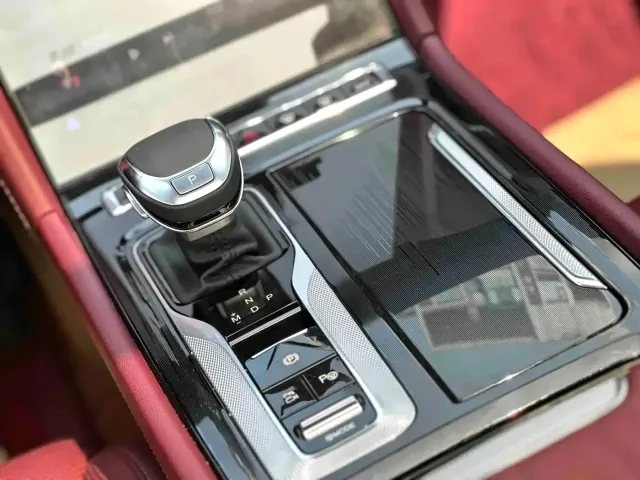 Hongqi H5 — Фото автомобиля 11