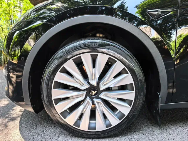 Tesla Model Y — Фото автомобиля 16