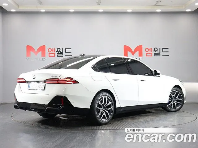 BMW 5 Series G60 — Фото автомобиля 3