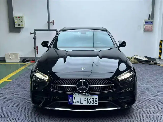 Mercedes-Benz E-Class — Фото автомобиля 2