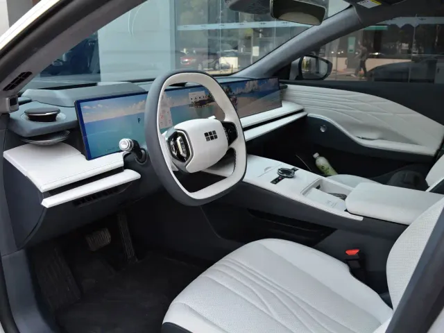 Geely Galaxy E8 — Фото автомобиля 7