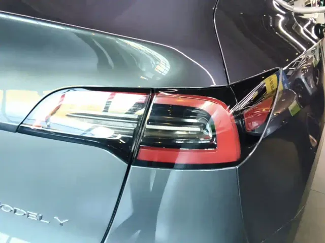 Tesla Model Y — Фото автомобиля 7