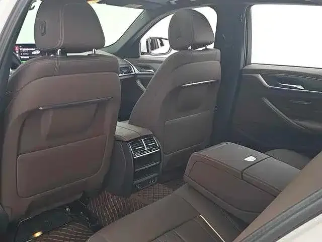 BMW 5 Series — Фото автомобиля 14