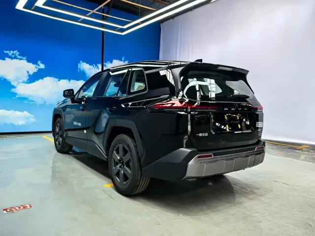 Toyota RAV4 — Фото автомобиля 6