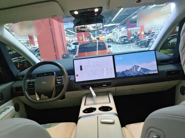 Li Auto MEGA — Фото автомобиля 9