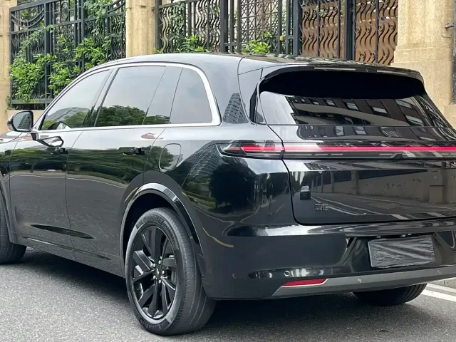 Li Auto Li Auto L7 2023 Pro — Фото автомобиля 4