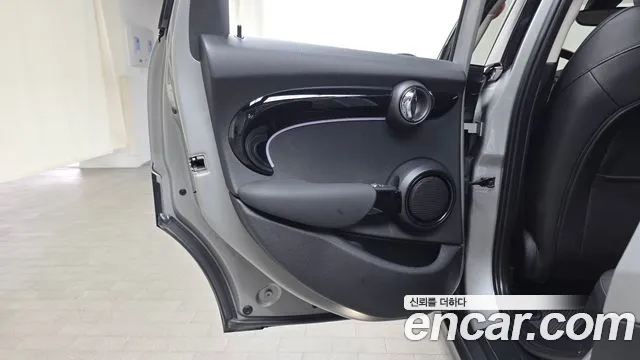 Mini Cooper Cooper 5 дверей Classic — Фото автомобиля 25