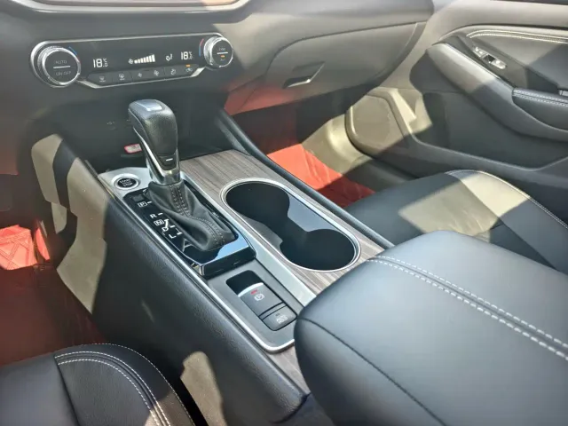 Nissan Teana — Фото автомобиля 20
