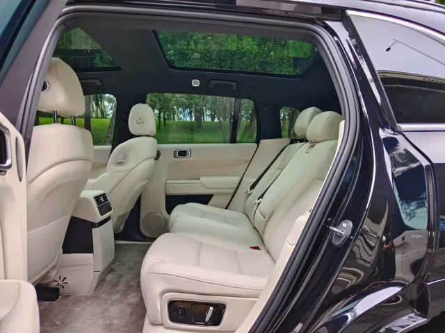 Li Auto L7 — Фото автомобиля 16