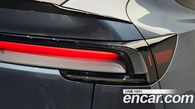 Tesla Model Y — Фото автомобиля 22