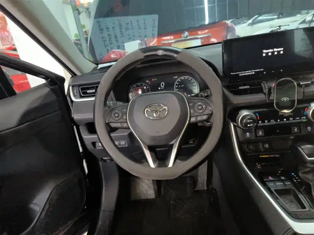 Toyota RAV4 — Фото автомобиля 6