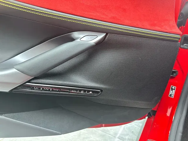 Ferrari SF90 — Фото автомобиля 11