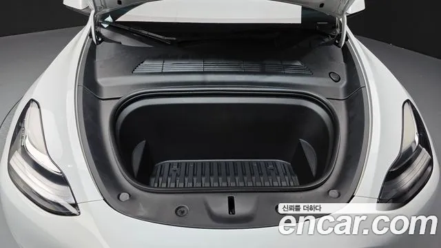 Tesla Model Y — Фото автомобиля 6