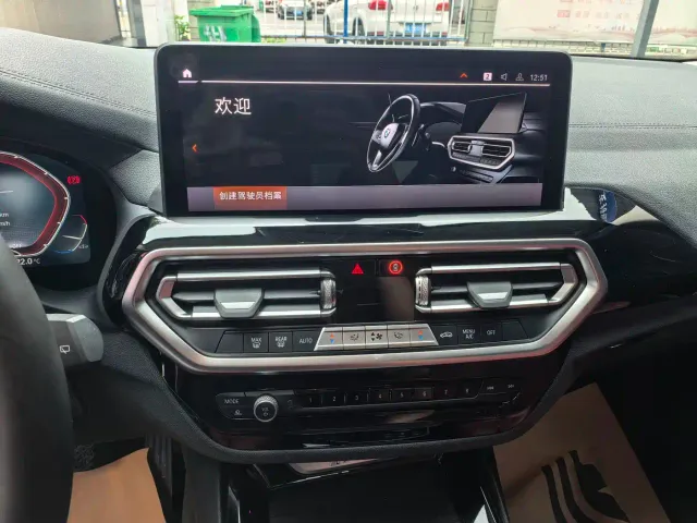 BMW iX3 — Фото автомобиля 9