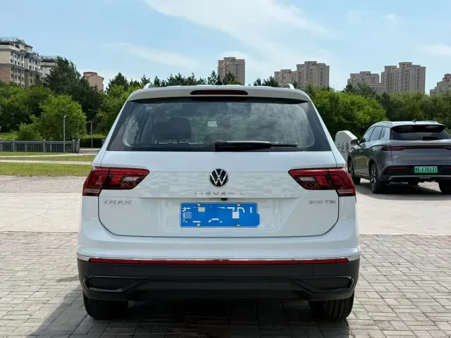 Volkswagen Tiguan L — Фото автомобиля 8