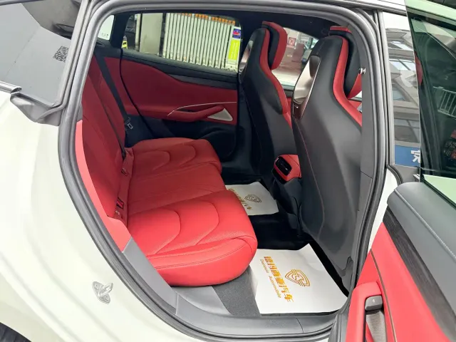 Xiaomi SU7 — Фото автомобиля 14
