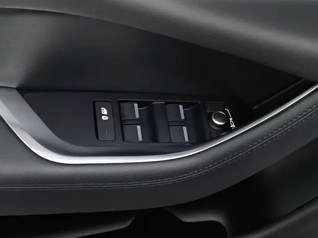 Jaguar XEL — Фото автомобиля 9