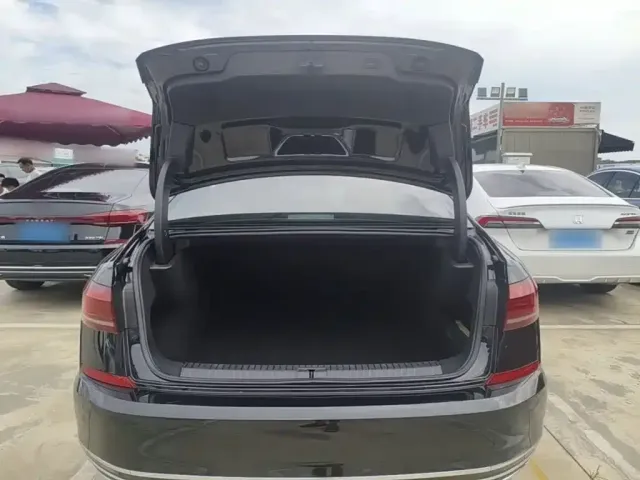 Volkswagen Passat 2023 Facelift 330TSI Starlight Luxury Edition — Фото автомобиля 14